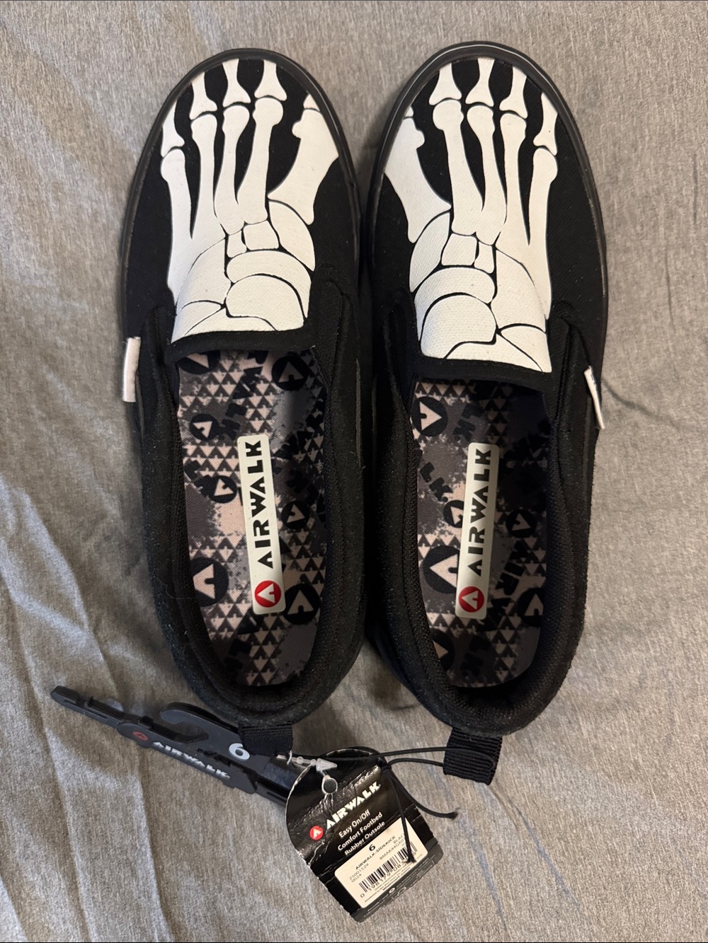 NWT AIRWALK Sidekicks Youth Shoes. All black with upper skeletal design. Size 6.